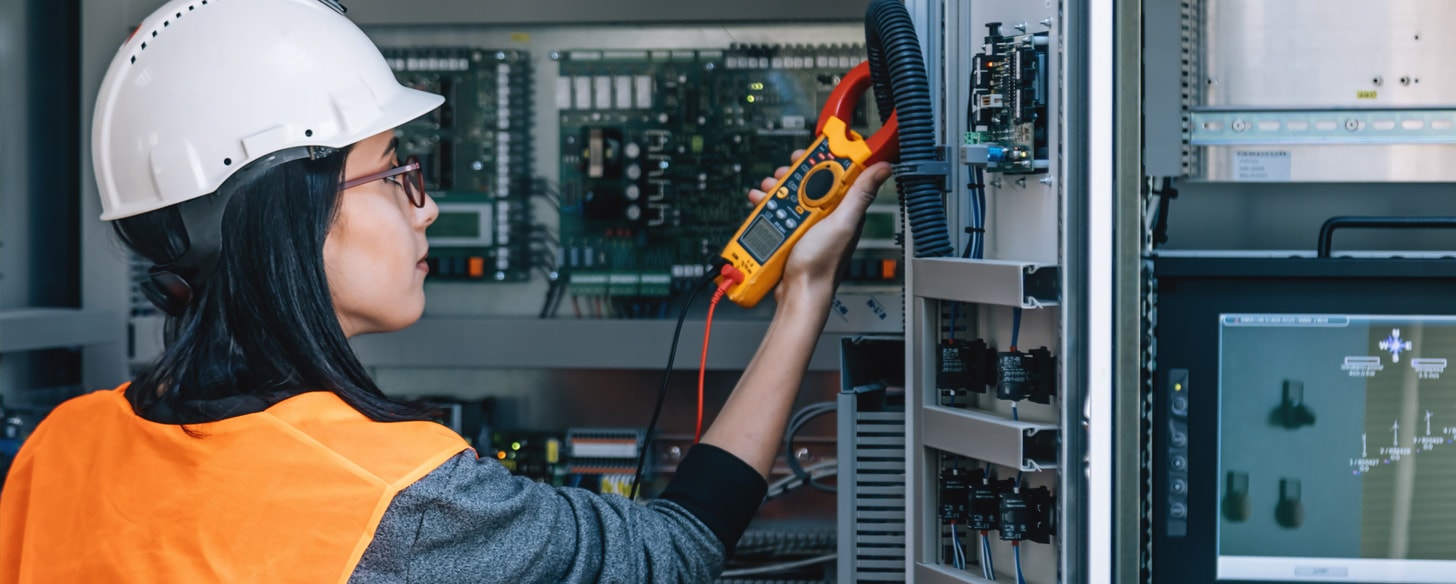 Training as an electronics technician for industrial engineering -  SEW-EURODRIVE